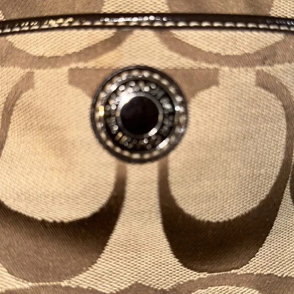 NWOT coach brown signature crossbody with adjustable straps3 big spots nice 👍 - Picture 6 of 13